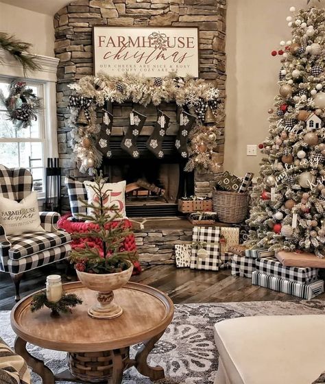 Plaid Christmas Decor, Country Christmas Decorations, Christmas Decorations Living Room, White Christmas Decor, Christmas Fireplace, French Cottage, Small Houses, Christmas Room, Christmas Mantels