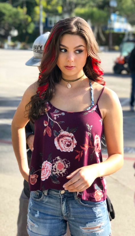 Kira Kosarin Phoebe Thunderman, Nickelodeon Girls, Grand Prince, Kira Kosarin, Young Celebrities, Nickelodeon, Celebrities Female, Red Hair, Tank Top Fashion