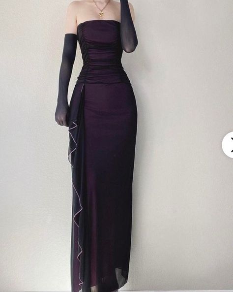 Romantic Goth Dress, Outfits Fall Aesthetic, Fall Outfits 2022, Prom Dress Inspo, Prom Inspo, Early Fall Outfits, Classy Prom Dresses, Prom Dress Inspiration, Fall Outfit Ideas