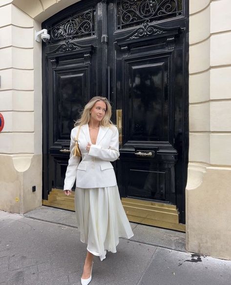 Sophia Tuxford Hair, Sophia Tuxford Outfits, White Blazer Outfit, Sophia Tuxford, London Fits, Classy Ootd, Outfits For College, Rich Aesthetic, City Summer