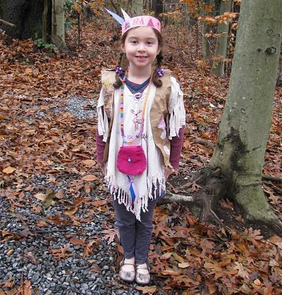 diy kids costume Kindergarten Thanksgiving, Indian Medicine, Thanksgiving Games For Kids, Native American Dress, Medicine Bags, Native American Clothing, American Dress, Diy Costumes Kids, Thanksgiving Crafts For Kids