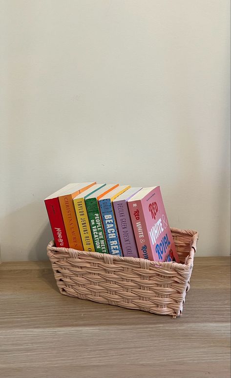 Rainbow Book Aesthetic, Girl In Library Aesthetic, Reader Aesthetic Girl, Rainbow Bookshelves, Girl In Library, Reading Books Aesthetic, Rainbow Books, Book Rainbow, Bad Case Of Stripes