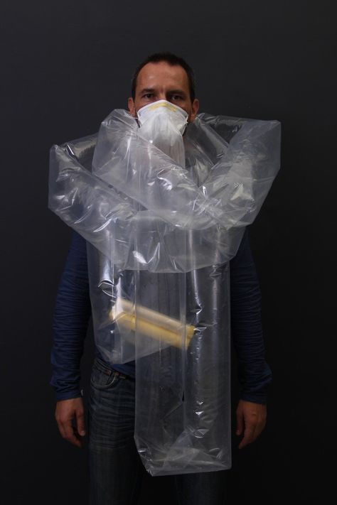 Air Slaves. Could we one day ‘lend our lungs’ to filter polluted air? – We Make Money Not Art Inflatable Sculpture, Wearable Architecture, Polluted Air, Speculative Design, Organic Cleaning Products, Interactive Installation, Space Race, Design Rules, Air Pollution