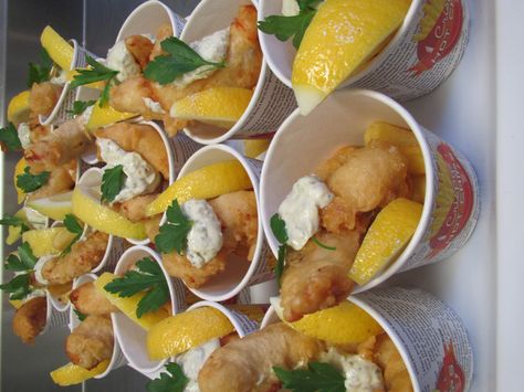 Fish & Chip Boxes #canape Party Chicken, Restaurant Fish, Wedding Buffet Food, Seafood Dish Recipes, Chip Packaging, Fish N Chips, Night Food, Buffet Food, Packaging Ideas