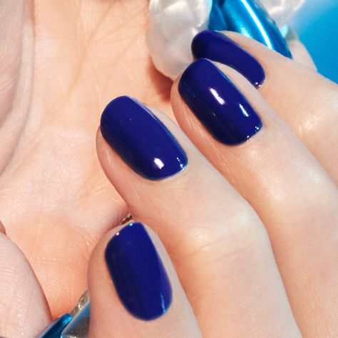 Vernis Midnight - Gamme Green | Manucurist Dark Blue Nail Polish, Nails February, Nail Art Bleu, Navy Blue Nails, Hand Makeup, Turquoise Glitter, Green Nail Polish, Clean Vegan, Casual Nails