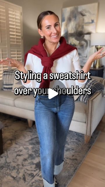 Amber Stricklin | fashion & anti-aging skincare on Instagram: "Trust me, friends. Draping a sweatshirt over your shoulders can look really sloppy and clunky if you don’t drape it neatly!! 💋

Let me know if there’s anything else you need help styling!! I’ve got you, girl!

#styletips #styling #sweatshirt #fall24trends #fall24fashion #okcinfluencer #okcstyle #okcfashion #fashioninfluencer #fallfashion #style" Sweatshirt Over Shoulder Outfit, Sweater Draped Over Shoulders, Over Shoulder Sweater, How To Tie A Sweater Around Shoulders, How To Style A Sweatshirt, Layering Sweatshirts, Clothes Hacks, Upcycle Clothes Diy, Scarf Tutorial