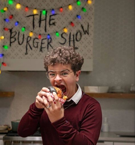 Gaten Matarazzo Funny, Gaten Matarazzo, Duffer Brothers, Science Fiction Series, He Is My Everything, Stranger Things Characters, Cast Stranger Things, You Are Cute, Funny Profile