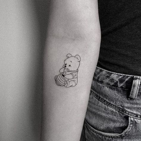 Fine Line Pooh Bear Tattoo, Flash Tattoo Disney, Disney Tattoo Designs, Winnie The Pooh Tattoo, Pooh Tattoo, Winnie The Pooh Tattoos, Cartoon Tattoo Ideas, Sick Tattoos, Cute Simple Tattoos