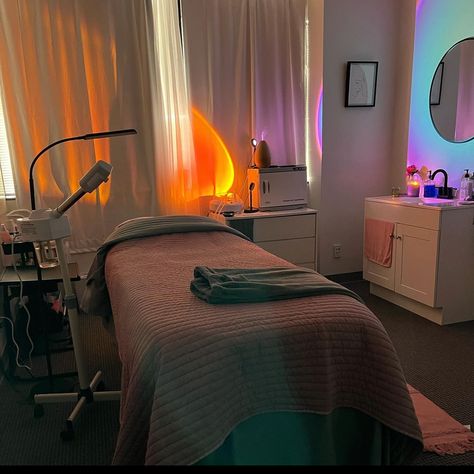 Fun Esthetician Room, Wax Room Interior Design, Esthetician Room Lighting Ideas, Aesthetic Practitioner Room, Wax Specialist Aesthetic, Colorful Esthetician Room, Earthy Esthetics Room, Waxing Room Ideas Estheticians, Esthetician Aesthetic Room