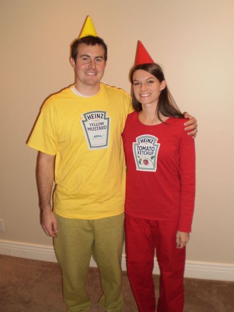 Mustard and Ketchup Diy Ketchup, Halloween Costume Teenage Girl, Twin Day Outfits, Ketchup Costume, Cheap Halloween Costumes Diy, Dynamic Duo Costumes, Girl Duo, Halloween Costumes Diy Couples, Ketchup And Mustard