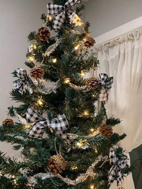 Farmhouse Christmas Tree Simple Farmhouse Christmas Tree Ideas, Christmas Tree Buffalo Plaid, Farmhouse Christmas Tree, Farmhouse Christmas, Buffalo Plaid, Buffalo, Farmhouse, Christmas Tree, Plaid