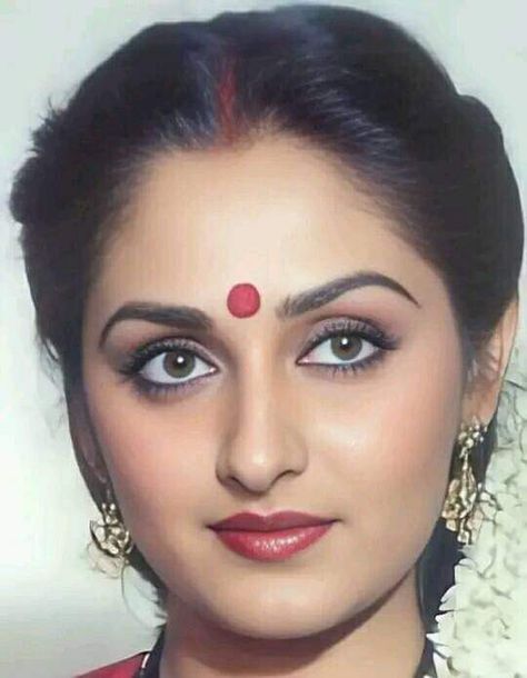 Jaya Prada Saree, Jaya Prada, Actress Without Makeup, Indian Woman, Beautiful Photoshoot, Beautiful Smile Women, Bollywood Actress, Nose Ring, India