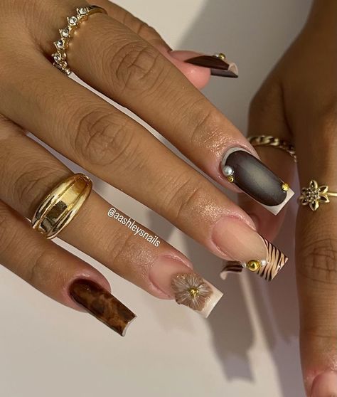 Birthday Nails For Sagittarius, Brown Gold Nails, Gemini Nails, Medium Square Nails, Acrylic Nails Nude, Brown Acrylic Nails, Hard Nails, Fancy Nails Designs, Colored Acrylic Nails