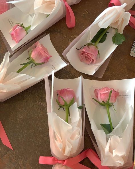 Individual Flower Wrapping, Small Valentines Bouquets, Single Flower Aesthetic, One Rose Gift, Single Tulip Bouquet, Single Bouquet Flower, 2 Flower Bouquet, One Flower Bouquet, Single Rose Bouquet