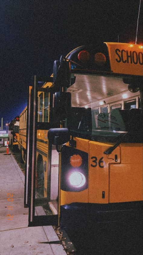 American High School Bus at night American Highschool, Usa High School, Bus Aesthetic, High School Study, Life In Usa, Night School, American High School, Night Drive, High School Life