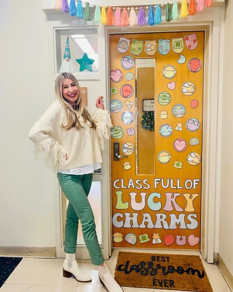 Intervention Room Ideas, Cute Classroom Door Ideas Simple, 1st Grade Hallway Displays, Teaching Room Ideas, Aesthetic Classroom Decor Preschool, First Grade Teaching Ideas, Elementary School Decor, Cute Classroom Decor Ideas, 3k Classroom Setup