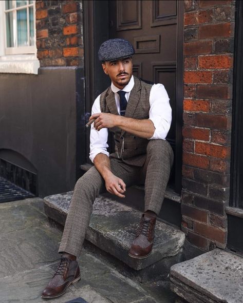 Mens Suit Suspenders, Peaky Blinders Style Suit, Peaky Blinders Fashion, Cottagecore Fashion Male, Look Gatsby, 1920s Mens Fashion, Stil Masculin, Peaky Blinders Suit, Sibu