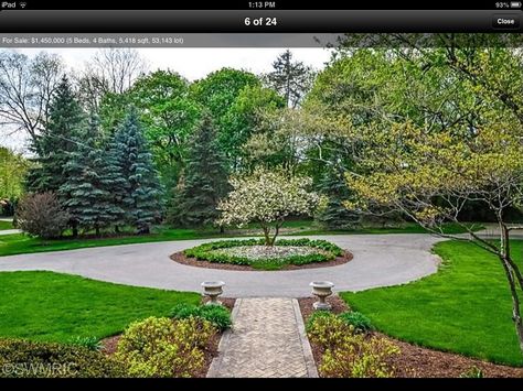 Circle drive Homes With Circle Driveways, Circle Driveway Landscaping Front Yards, Circle Gravel Driveway Ideas, Turning Circle Driveway Garden Design, Circular Driveway Ideas Front Yards, Round Driveway Landscaping, Circle Drive Landscaping, Circle Driveway Ideas Front Yards, Circular Driveway Landscaping