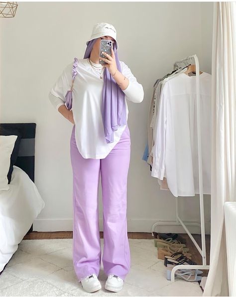 Purple Pants Outfit, Purple Fashion Outfit, Stylish Outfits Casual, Hijab Fashion Summer, Modest Casual Outfits, Stile Hijab, Color Combos Outfit, Mode Zara, Modest Fashion Hijab