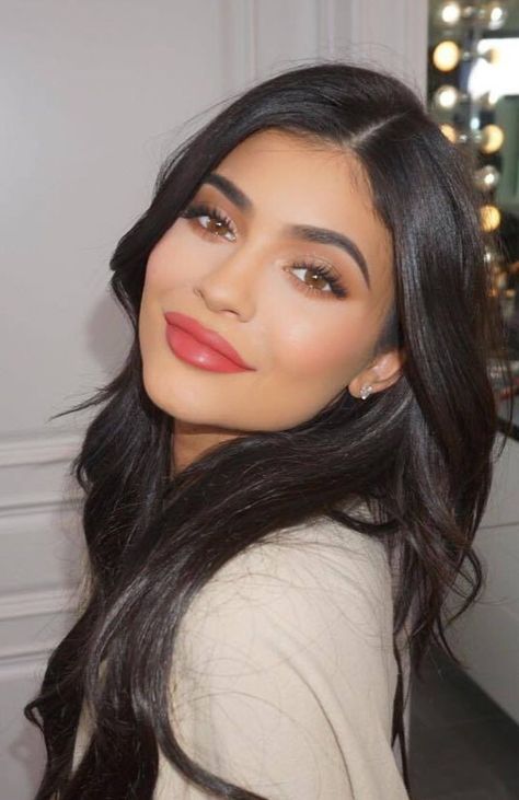 Kylie Jenner Makeup Look, Maquillage Kylie Jenner, Easy Work Hairstyles, Jenner Hair, Look Kylie Jenner, Kylie Jenner Hair, Looks Kylie Jenner, Kylie Makeup, Estilo Kylie Jenner