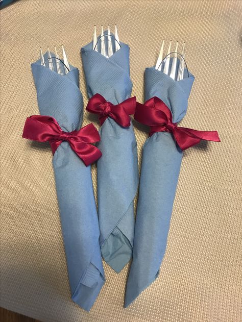 Wrap cutlery in periwinkle napkins and tie with fuchsia ribbon for an Eeyore look. Napkin Tied With Ribbon, Wedding Mint, 60th Birthday Decorations, Wedding Mint Green, Wedding Napkin, Mint Wedding, Ribbon Wrap, Wedding Napkins, 60th Birthday