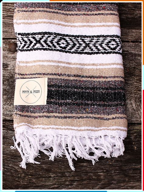 Winter Home Decor Outdoor - Found Your Inspiration - Act fast or you will lose it. Visit for more! Mexican Throw Blanket, Falsa Blanket, Surf Room, Yoga Outdoor, Living Room Themes, Blue Mason Jars, Mexican Home Decor, Pink Bedrooms, Winter Home