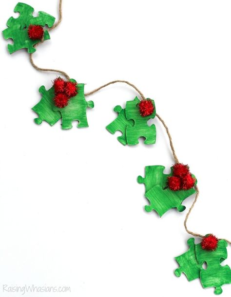 Jigsaw Crafts Ideas, Puzzle Piece Christmas Ornaments, Jigsaw Puzzle Crafts, Puzzle Piece Art, Holly Garland, Puzzle Piece Crafts, Diy Christmas Garland, Puzzle Crafts, Craft Christmas