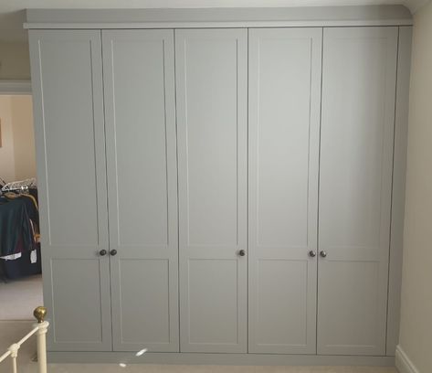 Basically Trade on Twitter: "A lovely neat simple made to measure installation by our client in Guernsey, using EGGER U708 Light Grey MFC with matching Shaker style vinyl wrapped doors. #eggergroup #bespokebedrooms #fittedwardrobes https://t.co/mNPguZEOXU" / Twitter Fitted Wardrobes, Shaker Style, Vinyl Wrap, Light Grey, Doors, Vinyl, Wardrobe, Grey, Twitter