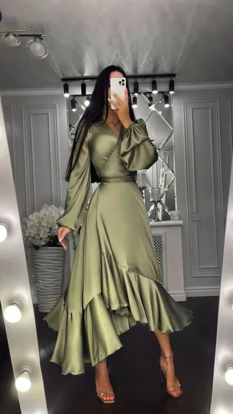 High Low Prom Dresses, Slim Fit Dress, Dress Sleeve Styles, Slim Fit Dresses, Vintage Elegant, Fit Dress, Stunning Dresses, Dress Materials, Boho Dress