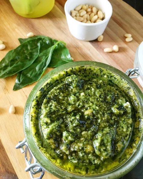 Sauce Pesto, Marinade Sauce, Palak Paneer, Paneer, Chutney, Healthy Diet, Italian Recipes, Parmesan, Pesto