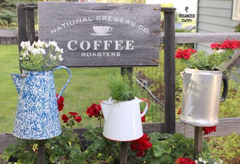 I have planted summer annuals in coffee pots and teapots for years!  Old enamelware or aluminum coffee pots make great planters.  In my quest to… Junk Garden, Upcycle Garden, Garden Coffee, Garden Junk, Funky Junk, Garden In The Woods, Diy Garden Projects, Deco Floral, Rustic Garden Decor