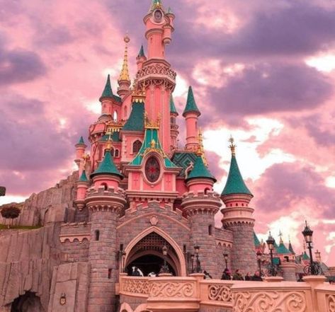 Pink Disneyland, Disneyland Aesthetic, Monster High Characters, Motivation Board, Aesthetic Pink, Disneyland Paris, Olympic Games, Monster High, Barcelona Cathedral