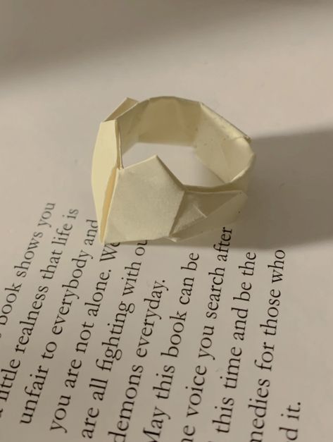 Making Paper Rings, Paper Rings Aesthetic Couple, Paper Ring Aesthetic, Paper Rings Aesthetic, I Like Shiny Things, Gifts For Lover, Paper Rings, Instruções Origami, Paper Ring