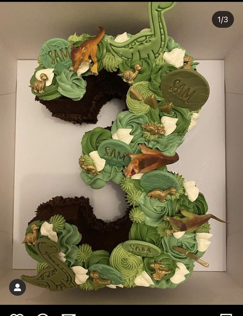 Dino Birthday Cake, 3rd Birthday Party For Boy, Jurassic Park Birthday Party, 4de Verjaardag, It Cake, Dinosaur Birthday Theme, Jurassic Park Birthday, Dinosaur Birthday Party Decorations, Dinosaur Birthday Cakes