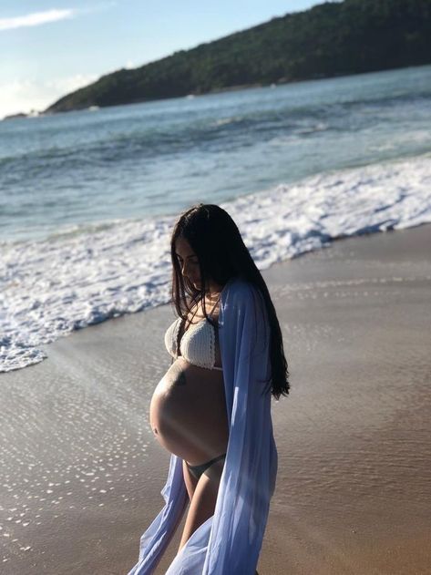 Babymoon Pictures, Pregnant Belly Huge, Pregnant Fitness, Maternity Shoot Beach, Big Pregnant, Cute Pregnancy Pictures, Pregnancy Belly Photos, Pregnancy Bump, Maternity Photography Poses Pregnancy Pics