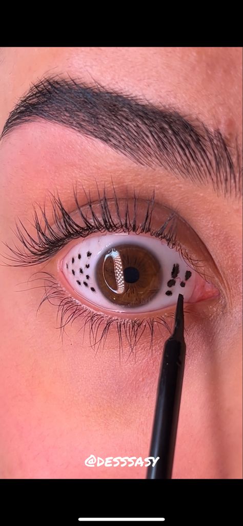 Eyeliner inside the eye #desssasy #pin Eyeliner Inside Eye, The Eye, Eyeliner