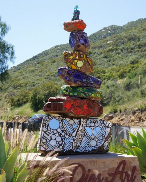 Cairn Stones, Rock Mosaics, Mosaic Tutorial, Mosaic Sculpture, Mosaic Mural, Mosaic Rocks, Mosaic Flower Pots, Mosaic Inspiration, Mosaic Garden Art