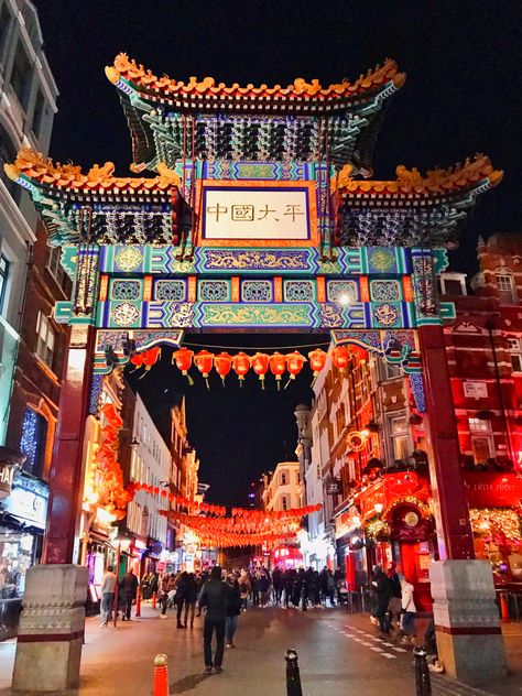 #london #chinatown #londonlife #uk #travrl #street #nightcity #city #red London Chinatown Aesthetic, Yellowface Aesthetic, Chinatown Aesthetic, London City Aesthetic, London Life Aesthetic, London Core, Chinatown London, London Brighton, Aesthetic London