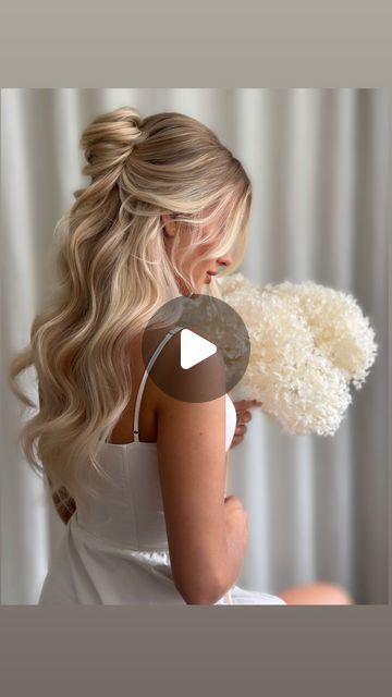 Kristina Gasperas MUA on Instagram: "Half-up, half-down styles continue to be a timeless favorite for both brides and bridesmaids. With endless variations to choose from, this versatile look adds a touch of effortless elegance to any wedding day. Here’s a beautiful version recently created by @kasia_fortuna. Let me know in the comments if you love this style ❤️ #londonhairstylist model @aistute.ramanauskaite_ #weddinghair #halfuphalfdownhairstyle" Bridal Ponytail With Headpiece, Romantic Half Up Half Down, Bridal Ponytail, Half Up Half Down Hair, Half Up Hair, Effortless Elegance, Brides And Bridesmaids, Half Up Half Down, Half Up