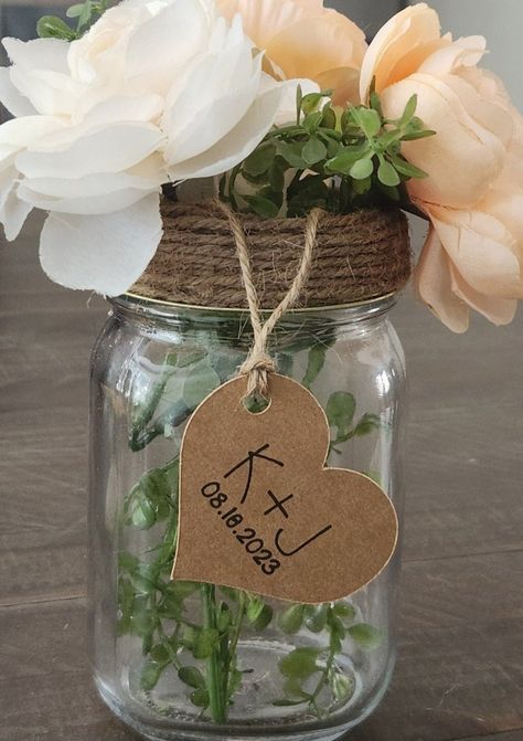 Simple Diy Bridal Shower Decor, Simple Bridal Shower Decorations, Mason Jar Favors, Wedding Favor Table, Bridal Shower Decorations Diy, Simple Bridal Shower, Jar Design, Bridal Shower Diy, School Reunion