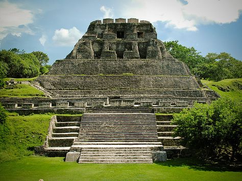 Xunantunich / Belice Belize Wedding Venues, Belize Vacation Outfits, Belize Cruise Port, Mayan Shaman, Cave Tubing Belize, Belize Photography, Mayan Wedding, Blue Hole Belize, Fire Ceremony