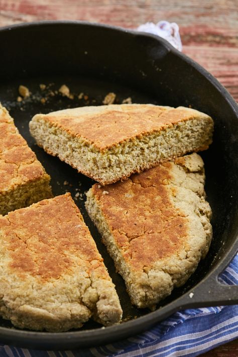 Scottish Bannock is a bread you can make in less than half an hour. Scottish Bannock Recipe, Scottish Bannock, How To Make Bannock, Bannock Recipe, Bannock Bread, Skillet Bread, Bigger Bolder Baking, Baking Cookbooks, Scottish Recipes