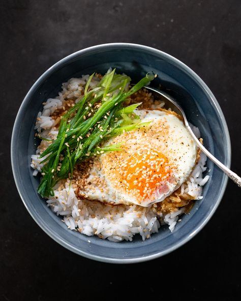 Miso Rice Bowl, Miso Rice, Miso Fried Rice, Miso Eggs, Miso Oatmeal, Simple Japanese Recipes, Japanese Eggs And Rice, Brown Rice Miso Recipes, Quick Miso Ramen