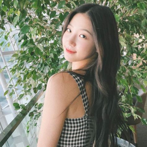 le sserafim kazuha icon lq #kazuha #lesserafim Kazuha Instagram, Kazuha Lesserafim, Girlfriend Material, I Adore You, Blue Flames, Kpop Girl Groups, Instagram Update, Korean Girl, Mini Albums