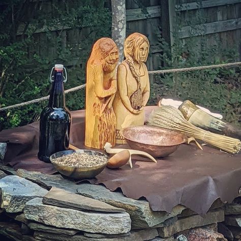 Théodsmen making offerings to Béowa (ON Byggvir) and Béole (ON Beyla) at the Ealdríce Théod's's 2022 Hláftíd (Loaftide) faining in Richmond, Virginia. #Ealdrice #Theodish #TheodishBelief #Theodism #Heathen #Heathenry #Hlaftid #Lammas #Beowa #johnbarleycorn #folklore Altar Ideas, Norman Conquest, Meditation Area, Mother Goddess, 11th Century, Viking Age, Anglo Saxon, Richmond Virginia, Spiritual Practices