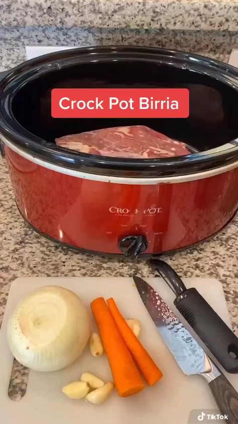 Beef Birria Recipe, Beef Birria, Birria Tacos, Thanksgiving Menu Ideas, Mexican Food Recipes Easy, Crockpot Recipes Slow Cooker, Thanksgiving Menu, Mexican Food Recipes Authentic, Menu Ideas