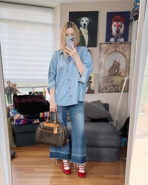 A 12 Piece Stay At Home Mom Summer Capsule Wardrobe - livelovesara Norway Clothing, Italy Packing, Denmark Fashion, South Italy, Minimalist Summer, Summer Capsule, Adidas Track Pants, Summer Capsule Wardrobe, Wrap Shirt