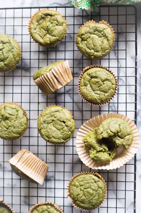 Oatmeal green smoothie muffins line up on a cooling rack on a white marble table top Natural Nurturer Muffins, Oatmeal Spinach Muffins, Green Smoothie Muffins, Smoothie Muffins, Green Muffins, Natural Nurturer, Spinach Muffins, Rice Syrup, Delicious Muffins