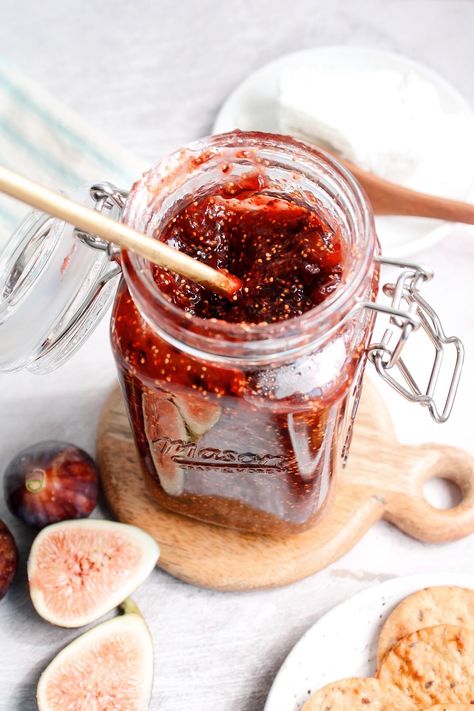 Homemade Fig Jam With Fresh Figs (Without Pectin) Fig Recipes Fresh, Homemade Fig Jam, Easy Jam Recipe, Fig Jam Recipe, Butter Crackers, Fig Recipes, Fig Jam, Jam Recipe, Peanut Butter Jelly