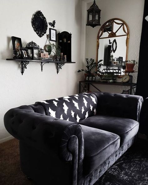 a chic Gothic living room with white walls, dark furniture, a shelf with cool objects on display and potted greenery Gothic Living Rooms, Goth Apartment, Gothic Living Room, Goth Houses, Gothic Room, Gothic Bedroom, Black And White Living Room, Dark Home Decor, Goth Home